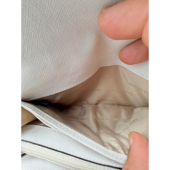 RETAIL $158 Michael Kors Fulton Vanilla MK Signature LG Gusset Carryall Wallet - Picture 11 of 16